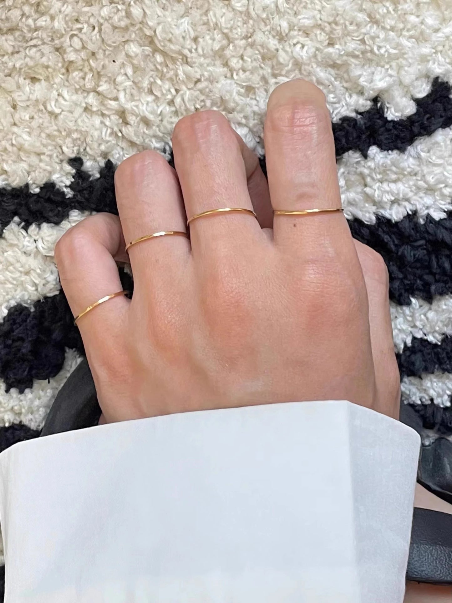 Selleve Essential Band – 18K Gold Minimal Ring