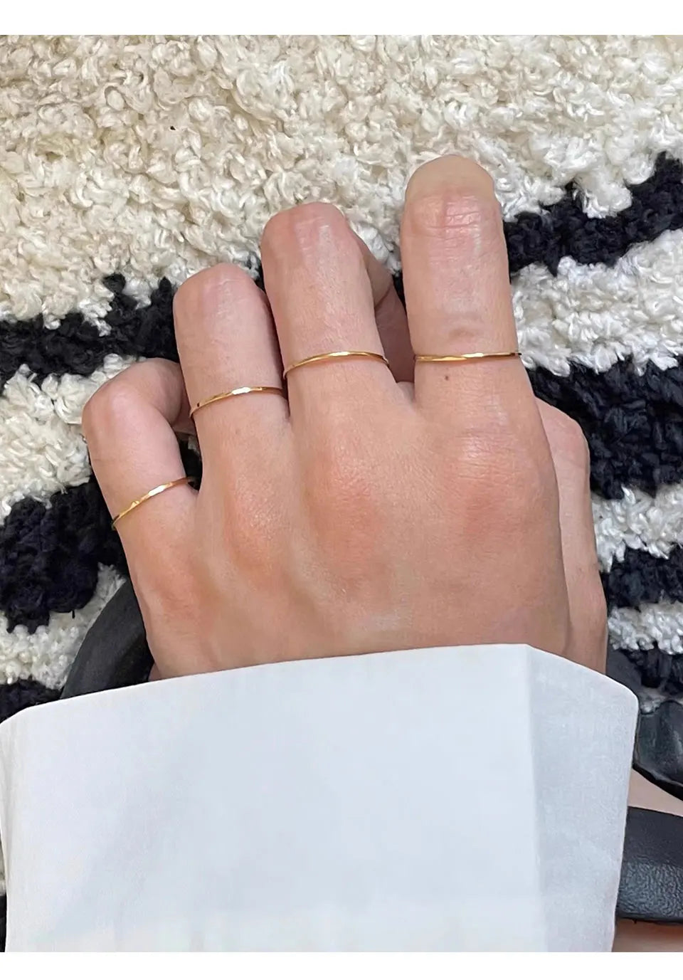 Selleve Essential Band – 18K Gold Minimal Ring